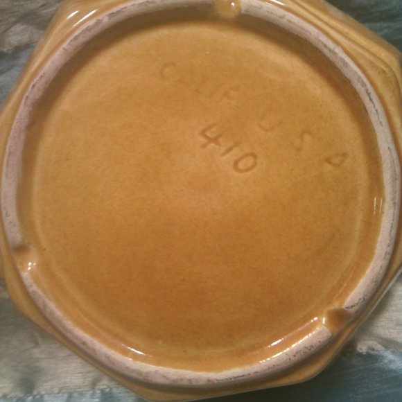 Vintage Golden Yellow Soup Tureen With Ladlle  ( Marked Calif USA 410 ) - Picture 8 of 10